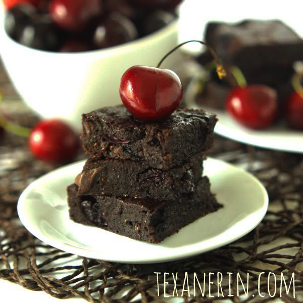 100% Whole Grain Chocolate Cherry Brownies | texanerin.com