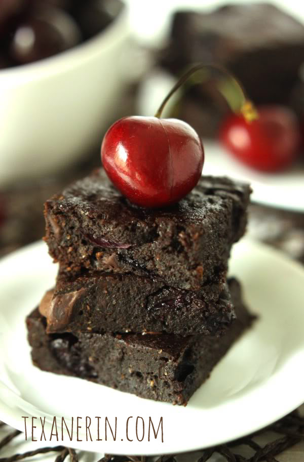 100% Whole Grain Chocolate Cherry Brownies | texanerin.com