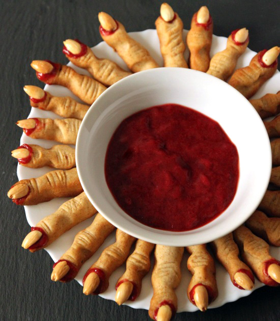 Whole Wheat Witch Fingers without food coloring! | texanerin.com