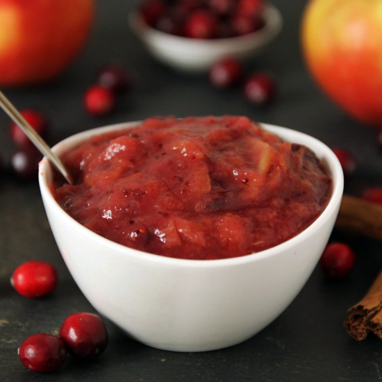 Cranberry applesauce - maple syrup sweetened and perfect for the holidays! | texanerin.com