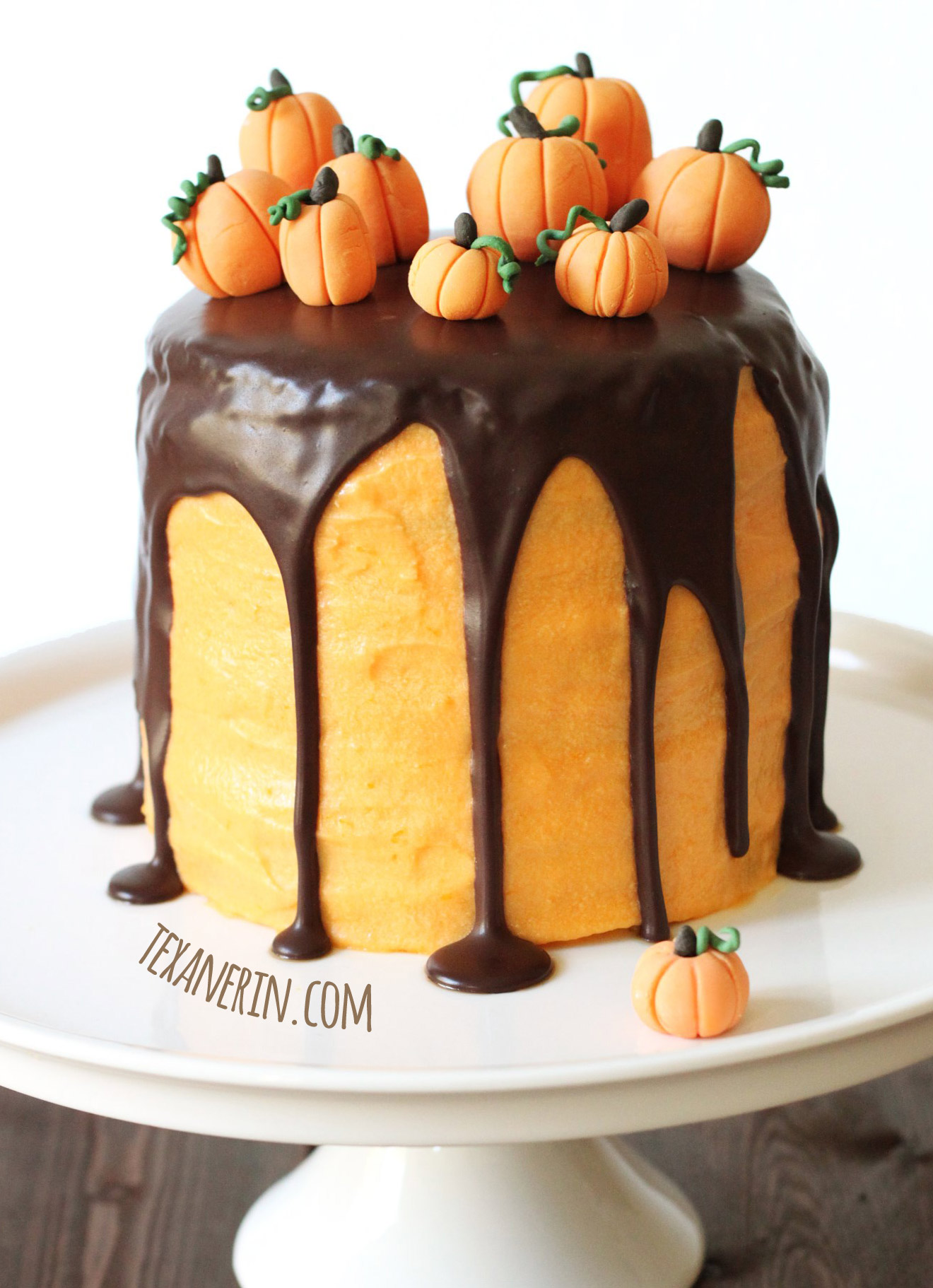 15 Frightfully Fun Halloween Cakes That Are Scary Good - A Crazy Family