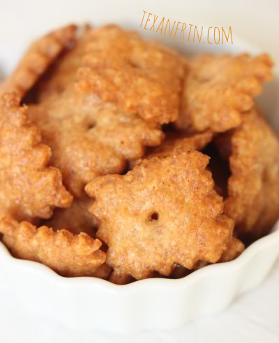100% Whole Grain Cheese Crackers (like Cheez-its or Goldfish but better!) - just dump the ingredients in a food processor, roll out, and you'll have some cheese crackers that are even better than the ones at the store! | texanerin.com