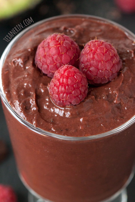 Thick and Creamy Healthy Chocolate Raspberry Pudding – sweetened with fruit and naturally gluten-free, vegan and dairy-free! With a vegan / paleo option.