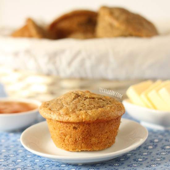 100% Whole Grain Dinner Muffins - don't require any rising time and nice and fluffy! | texanerin.com