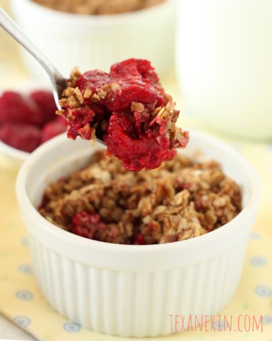 100% Whole Grain Raspberry (or any other fruit) Crumble | texanerin.com