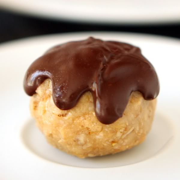 These No-bake Peanut Butter Coconut Oat Balls from texanerin.com are gluten-free and dairy-free!