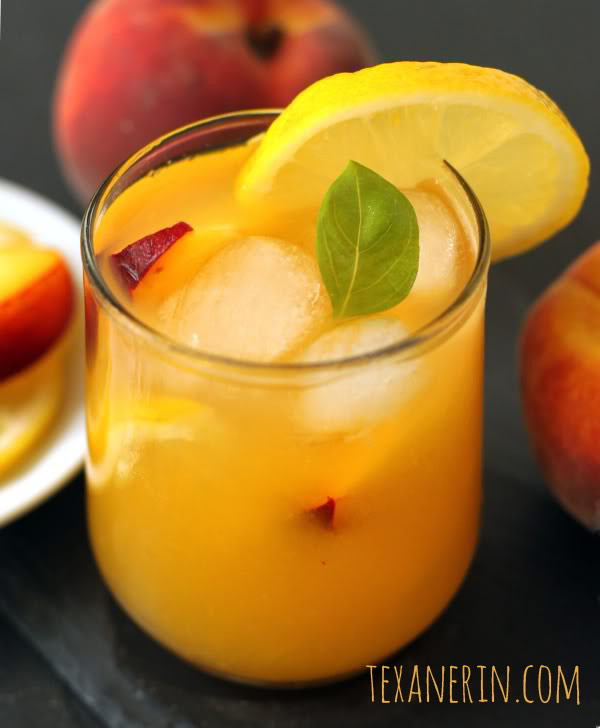 Fresh Peach Lemonade - Honey Sweetened | texanerin.com