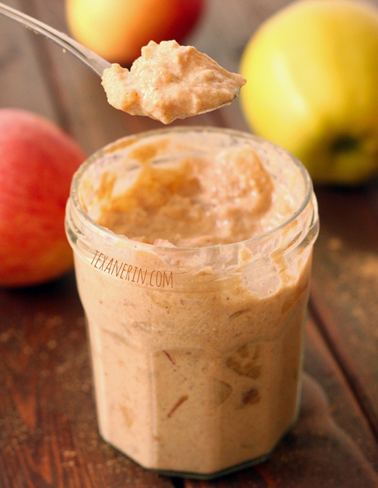 Apple pie smoothie - like a quick and easy version of apple pie! | texanerin.com
