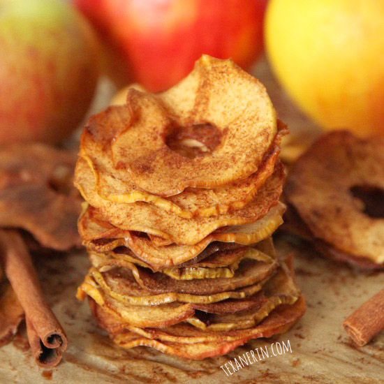 Homemade Maple Cinnamon Apple Chips | texanerin.com