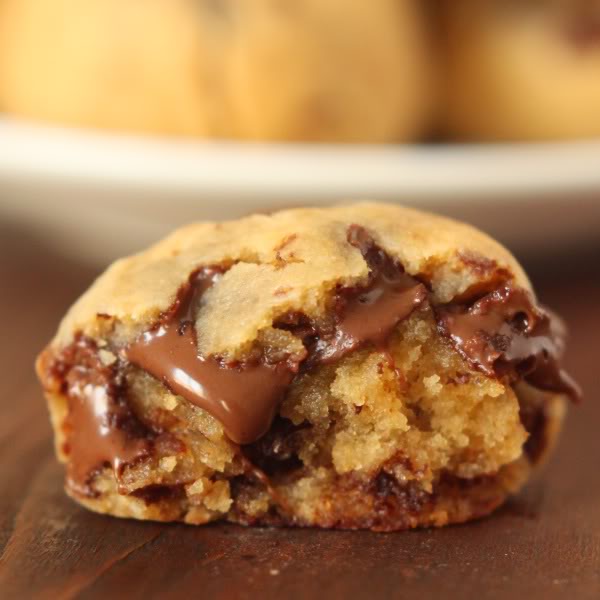 Grain-free Peanut Butter Chocolate Chip Cookie Dough Balls | texanerin.com