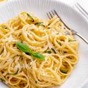 Lemon Garlic Pasta (6 basic ingredients, 15-minute meal!)