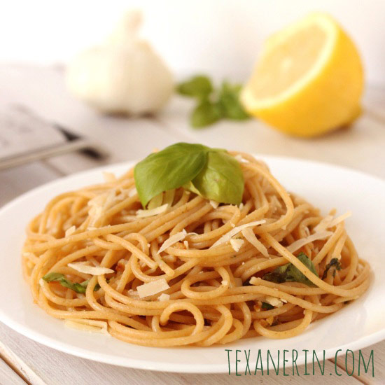 Lemon Garlic Spaghetti – super quick and easy! Perfect for busy nights.