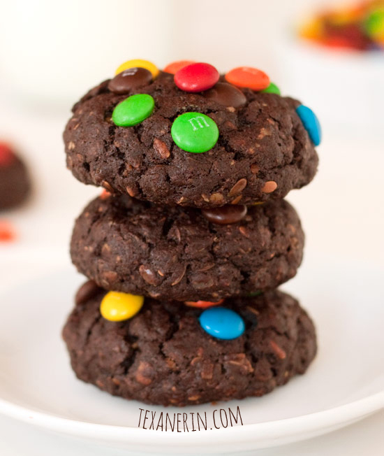 Chocolate M&M Cookies made healthier with 100% whole grains, coconut oil, and flaxseeds! | texanerin.com