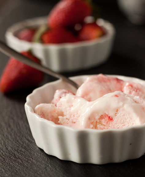 Strawberry Swirl Frozen Yogurt | texanerin.com