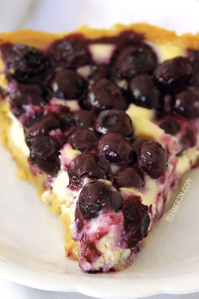 Blueberry Cream Cheese Pie  – creamier, smoother and gooier than a regular cheesecake with a cookie crust!