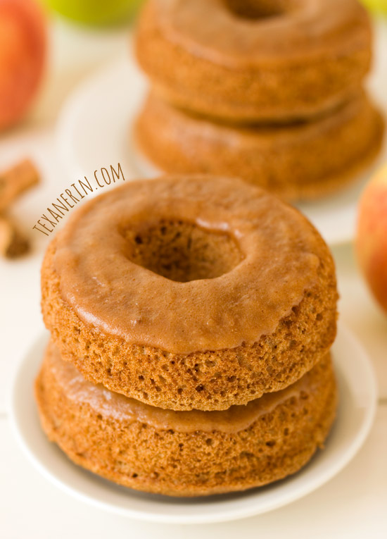 Baked Apple Butter Donuts – 100% whole grain and dairy-free, but these taste just as amazing as a regular baked donut! | texanerin.com