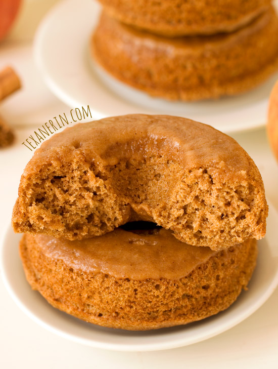 These 100% whole grain baked apple butter donuts taste incredibly delicious and are also dairy-free! | texanerin.com