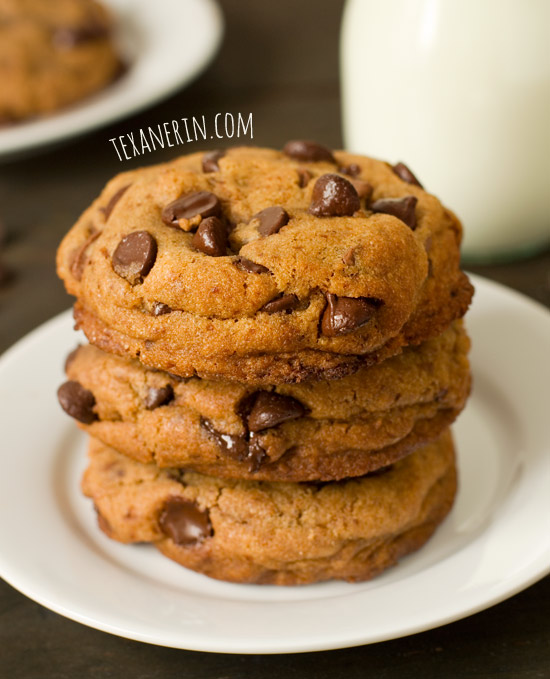 Healthier New York Times Chocolate Chip Cookies – so chewy and delicious, nobody will know that these have less sugar, fat and are 100% whole wheat! | texanerin.com