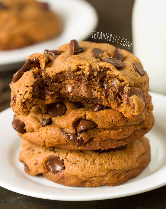 Healthier New York Times Chocolate Chip Cookies – although these are 100% whole grain and have less sugar than the original, they taste just as yummy! | texanerin.com