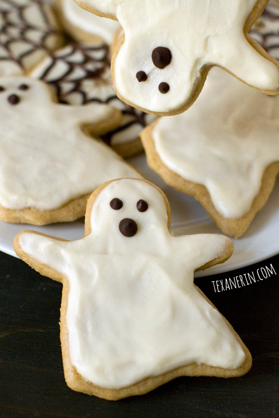 Healthier Halloween Sugar Cookies – quick, easy and delicious! | texanerin.com