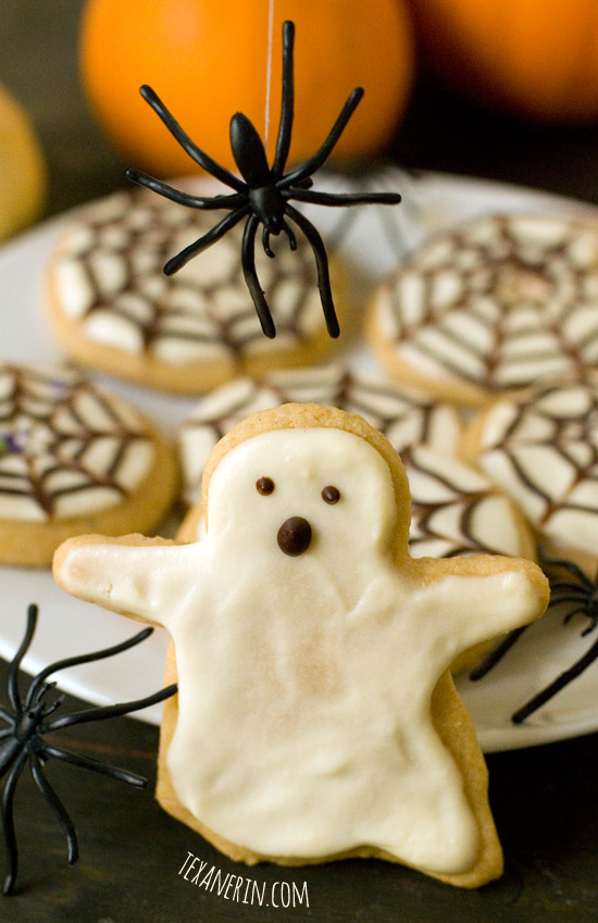 Healthier Halloween Sugar Cookies – chewy, soft and delicious! | texanerin.com