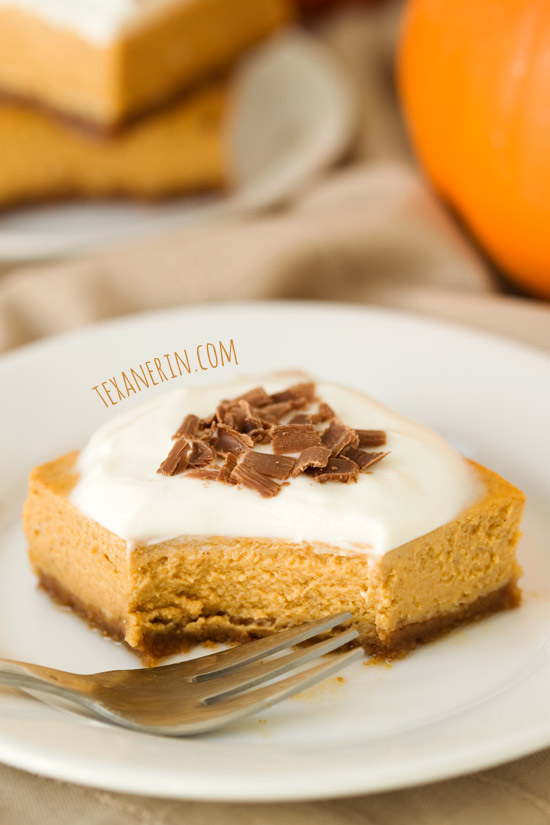Lighter Pumpkin Cheesecake Bars – the perfect way to end a meal! | texanerin.com