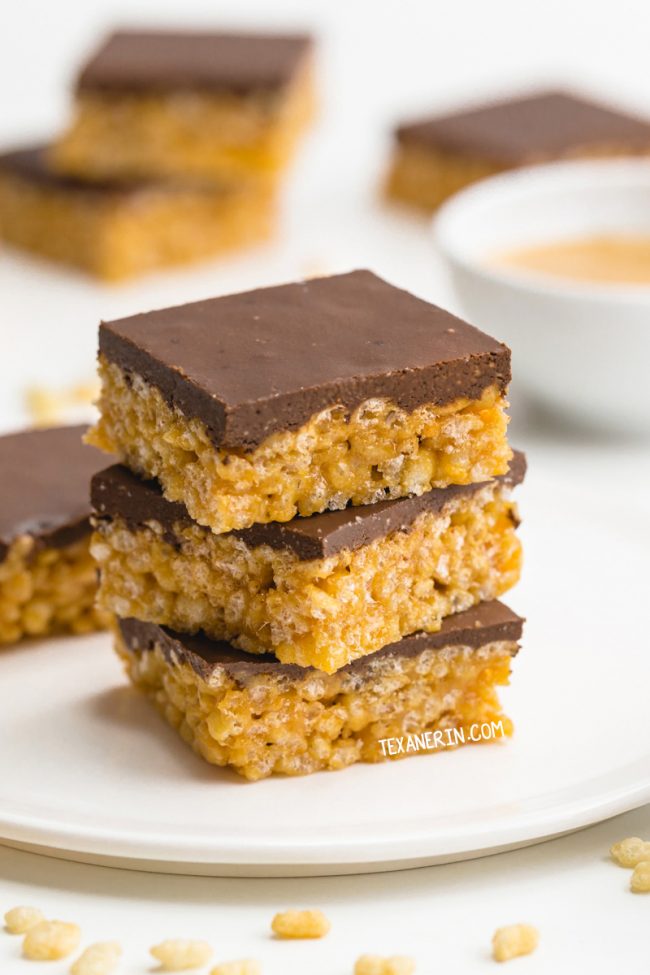 These delicious peanut butter rice krispie treats are nice and chewy, naturally sweetened and incredibly quick and simple to put together! Gluten-free, 100% whole grain, vegan and with a nut-free option.