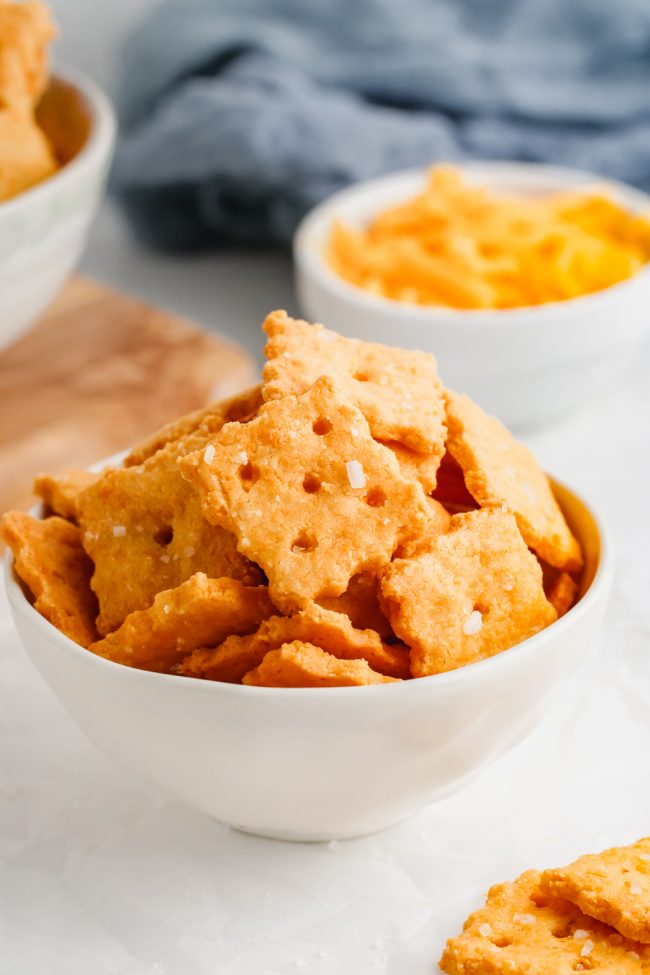 These keto cheese crackers are just as delicious as the traditional store-bought kind! Nobody will believe that these are low-carb, gluten-free and grain-free.