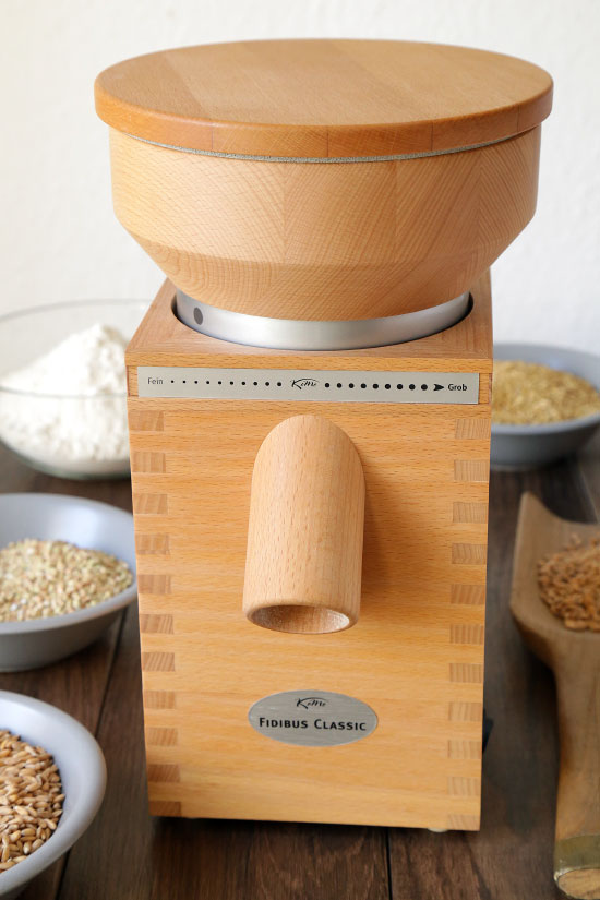 KoMo Fidibus Grain Mill Review + Giveaway