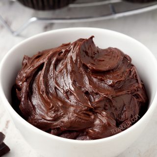 This paleo chocolate fudge frosting only uses four ingredients and is also vegan! It takes 5 minutes to make, holds up perfectly at room temperature, and can be piped.