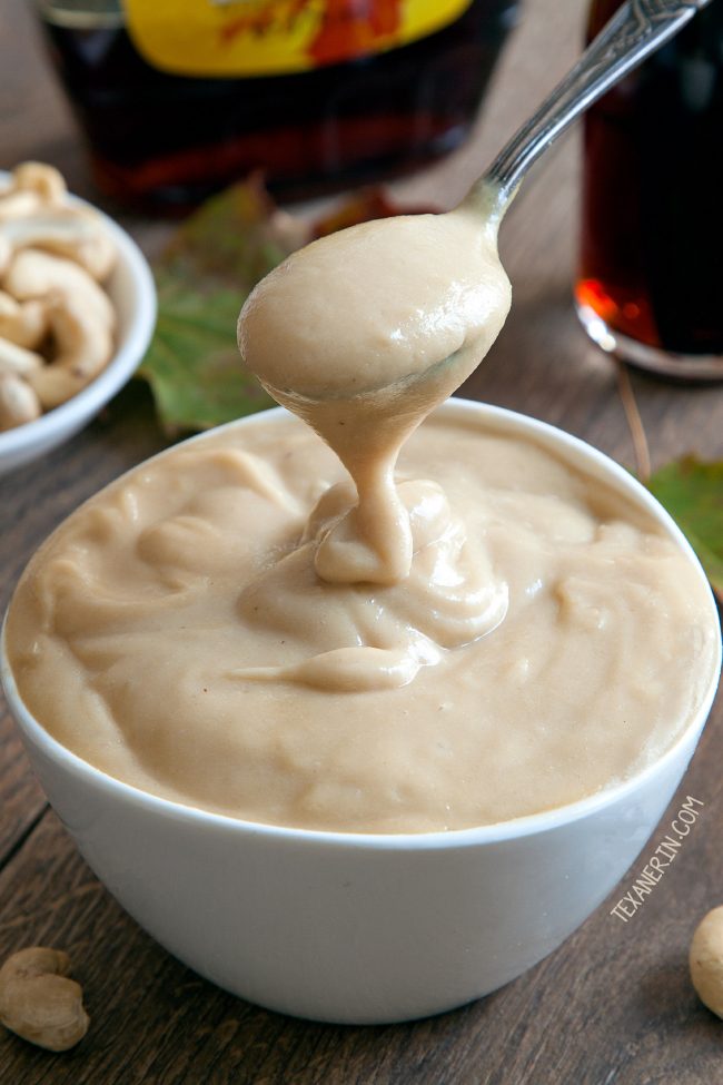 This paleo vegan maple cream frosting is cashew-based, maple-sweetened and super creamy! The perfect frosting for pumpkin cake, apple cupcakes and other fall treats.