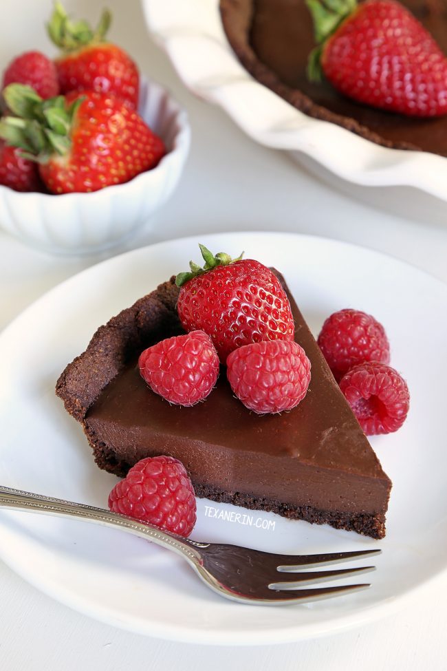 Paleo vegan chocolate cream pie with an ultra silky chocolate filling and a chocolate cookie / brownie crust! Made without tofu. Prefer a chocolate fudge pie? Serve it cold for an ultra fudgy texture.