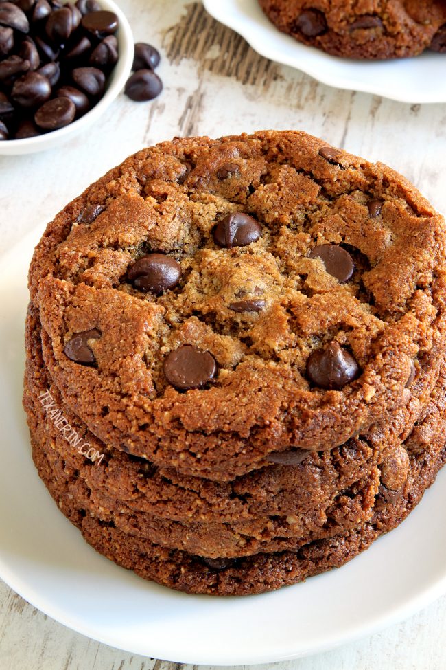 Paleo peanut butter cookies that use sunflower seed butter and have a crisp edge and chewy center! With a vegan option.</em></p>
