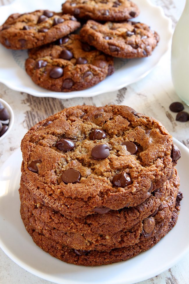 These paleo peanut butter cookies use sunflower seed butter and yield a soft and chewy cookie! Includes a vegan option.</em></p>
