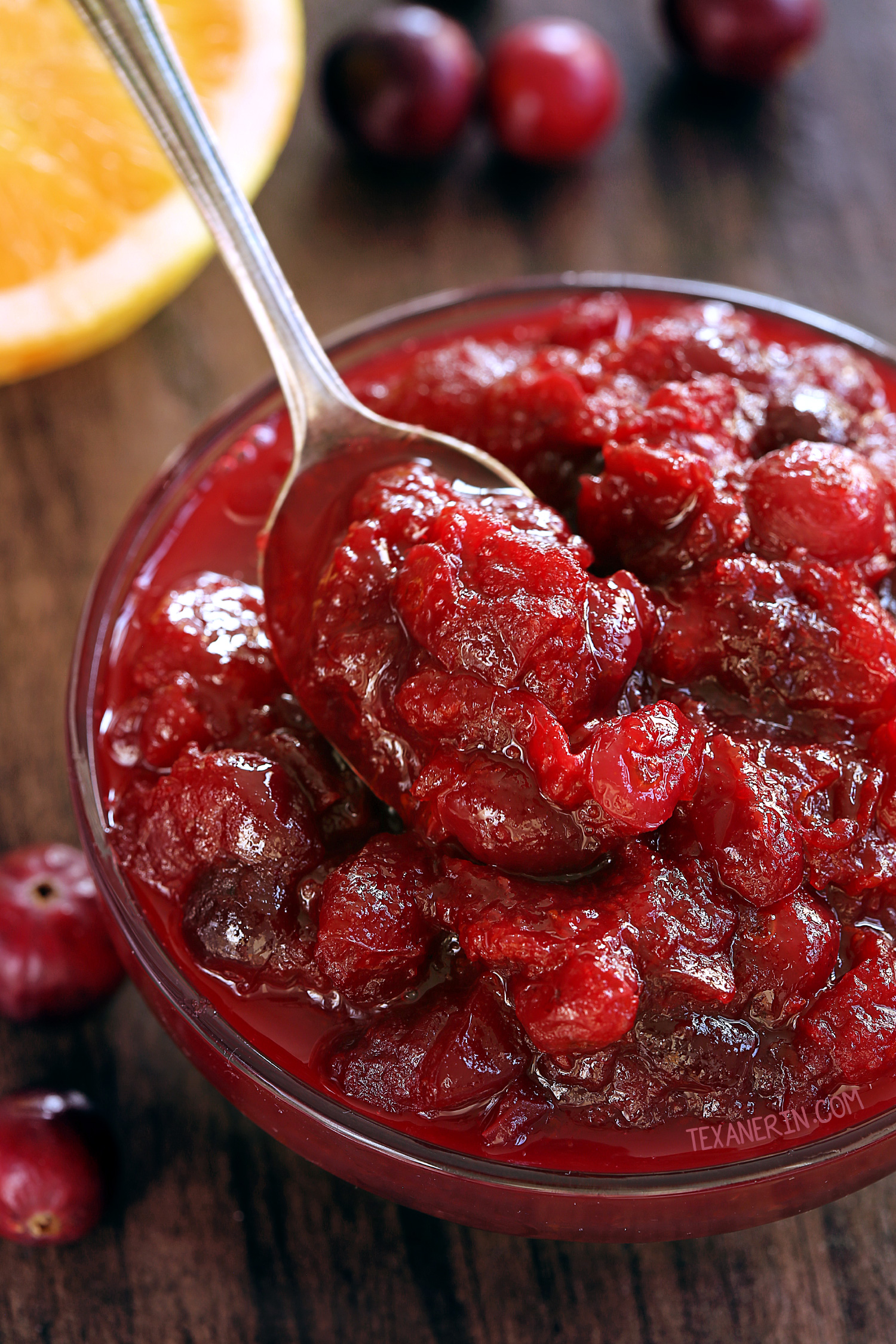 How to Make Cranberry Sauce (naturally paleo, vegan)