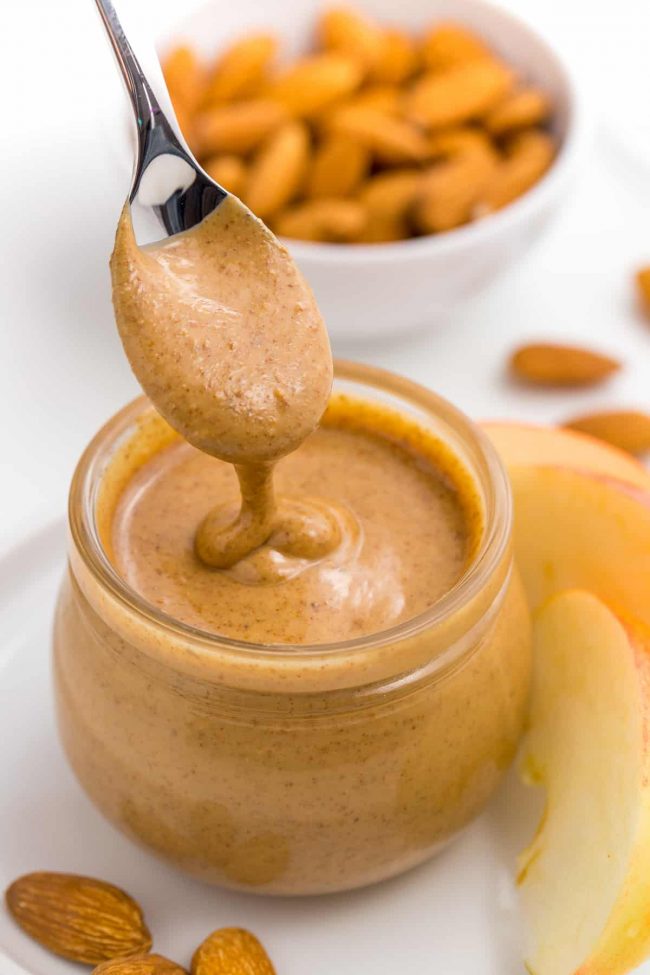 How to Make Almond Butter (1 ingredient, no oil, easy