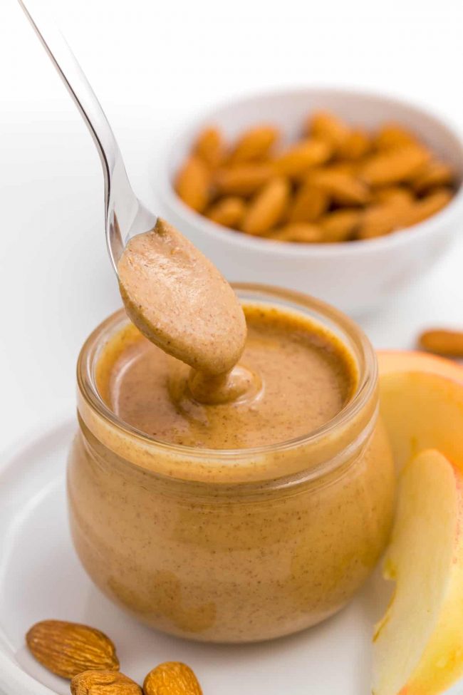 How to Make Almond Butter (1 ingredient, no oil, easy!) - Texanerin Baking