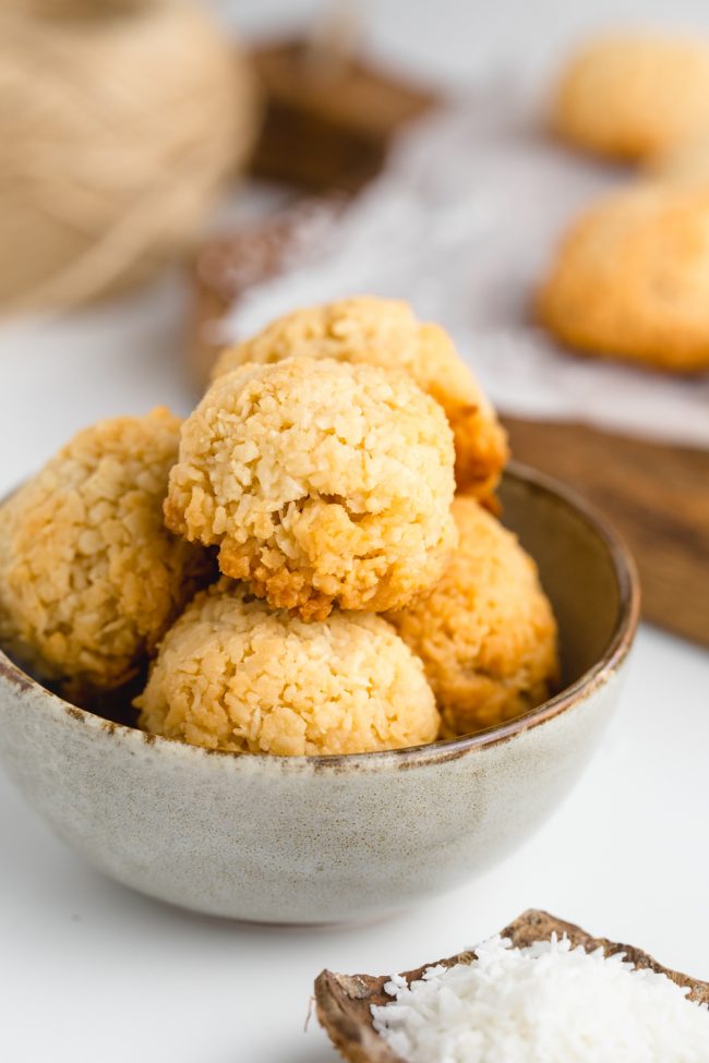 these awesome vegan coconut macaroons that are chewy on the inside and crisp on the outside! They taste like regular macaroons but are paleo and maple-sweetened.