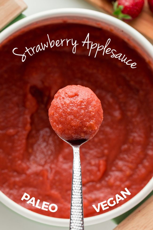 Strawberries, apples and 45 minutes are all you need for this delicious and healthy strawberry applesauce! Naturally vegan, gluten-free, paleo, dairy-free and free of added sugar.
