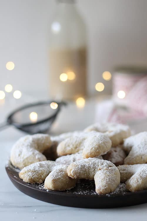 Vegan Vanillekipferl (German Vanilla Crescent Cookies) from Valises & Gourmandises