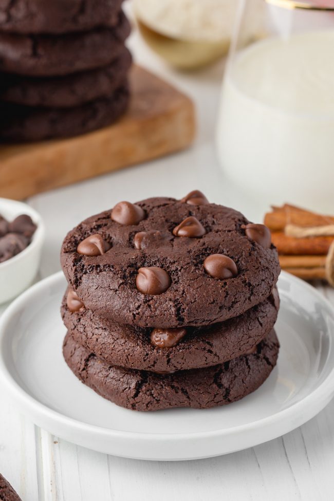 These easy chocolate gingerbread cookies are perfectly soft, chewy and loaded with spicy Christmas goodness. Can also be made vegan.