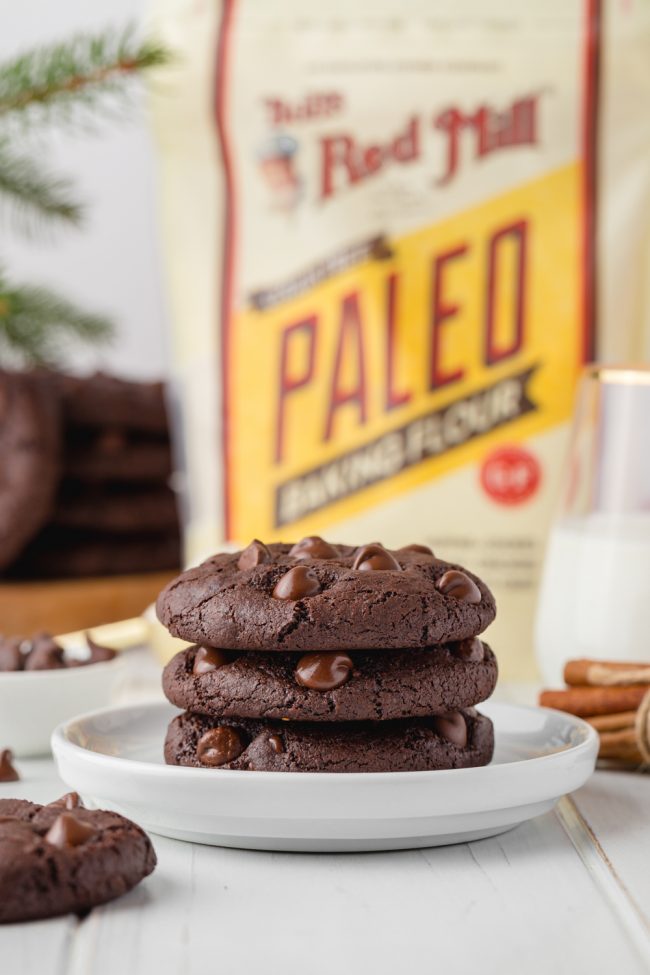 These chocolate gingerbread cookies are perfectly soft, chewy and loaded with spicy Christmas goodness. With a vegan option.