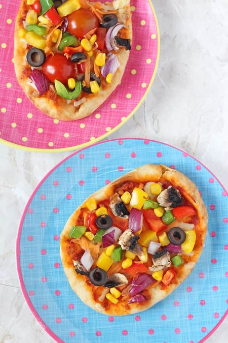 Easy Recipes for Kids to Make – pita bread pizza