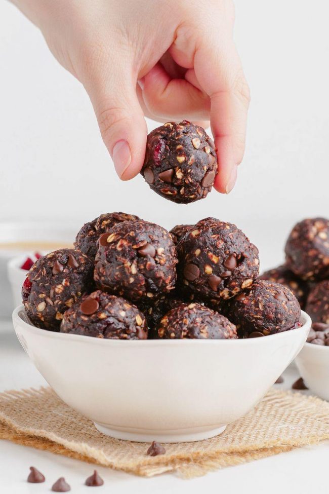 These bliss balls are loaded with chocolate, are no-bake and easy to make gluten-free and vegan. They only take 6 ingredients and 5 minutes to make! Your family is going to love these chocolate bliss balls.