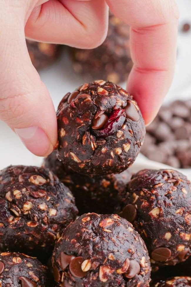 These bliss balls are loaded with chocolate, are no-bake and easy to make gluten-free and vegan. They only take 6 ingredients and 5 minutes to make! Your family is going to love these chocolate bliss balls.